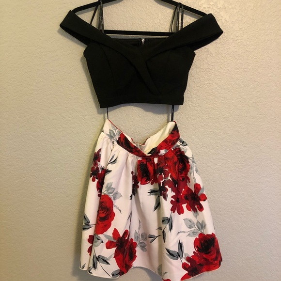 Two Piece Red Roses Dress - Picture 3 of 6